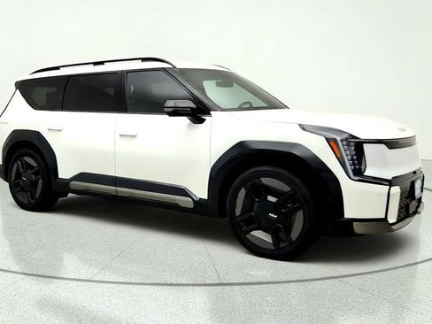 Used 2024 Kia EV9 GT-Line AWD/4WD image 3