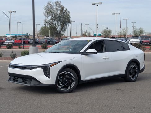 New 2025 Kia K4 EX image 32