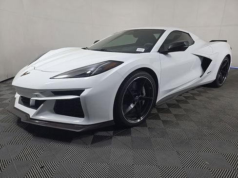 Used 2025 Chevrolet Corvette E-Ray AWD/4WD image 2