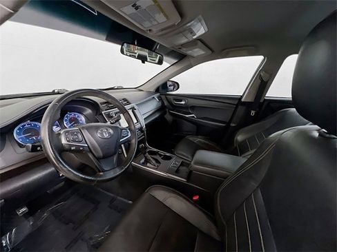 Used 2017 Toyota Camry XLE image 19
