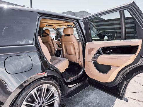 Used 2025 Land Rover Range Rover Long Wheelbase SE AWD/4WD image 24