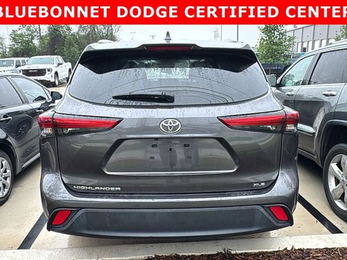 Used 2023 Toyota Highlander XLE FWD image 5