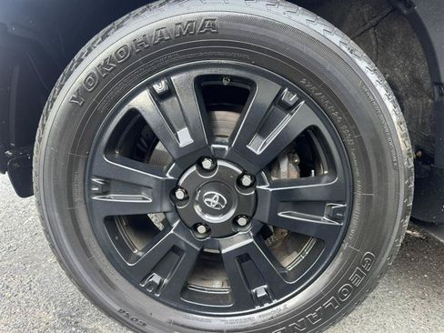 Used 2018 Toyota Sequoia SR5 AWD/4WD image 9