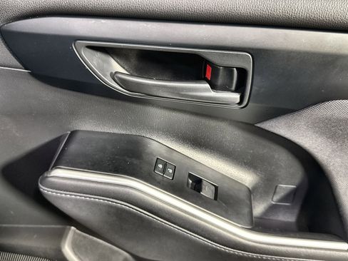 Used 2020 Toyota Highlander LE image 37