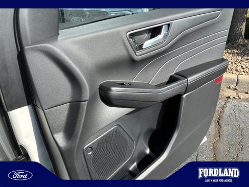 Used 2025 Ford Escape SE FWD image 16