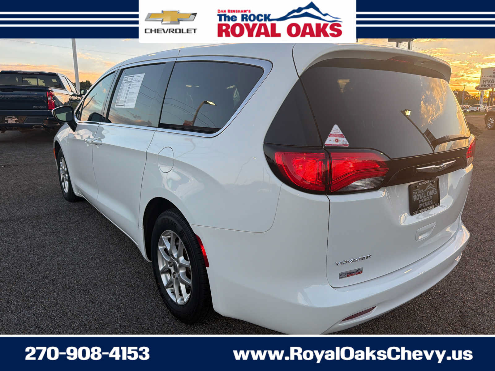 Used 2023 Chrysler Voyager LX FWD image 3