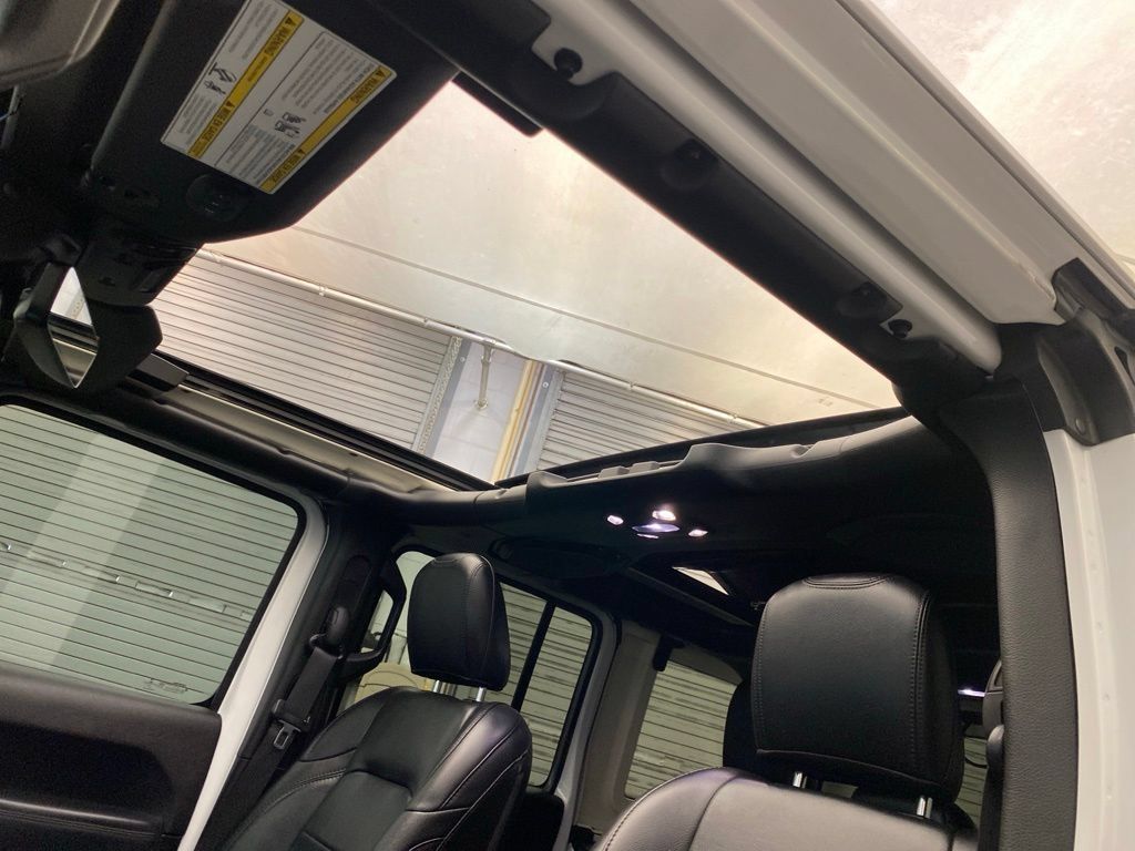 Used 2019 Jeep Wrangler Unlimited Sahara AWD/4WD image 19