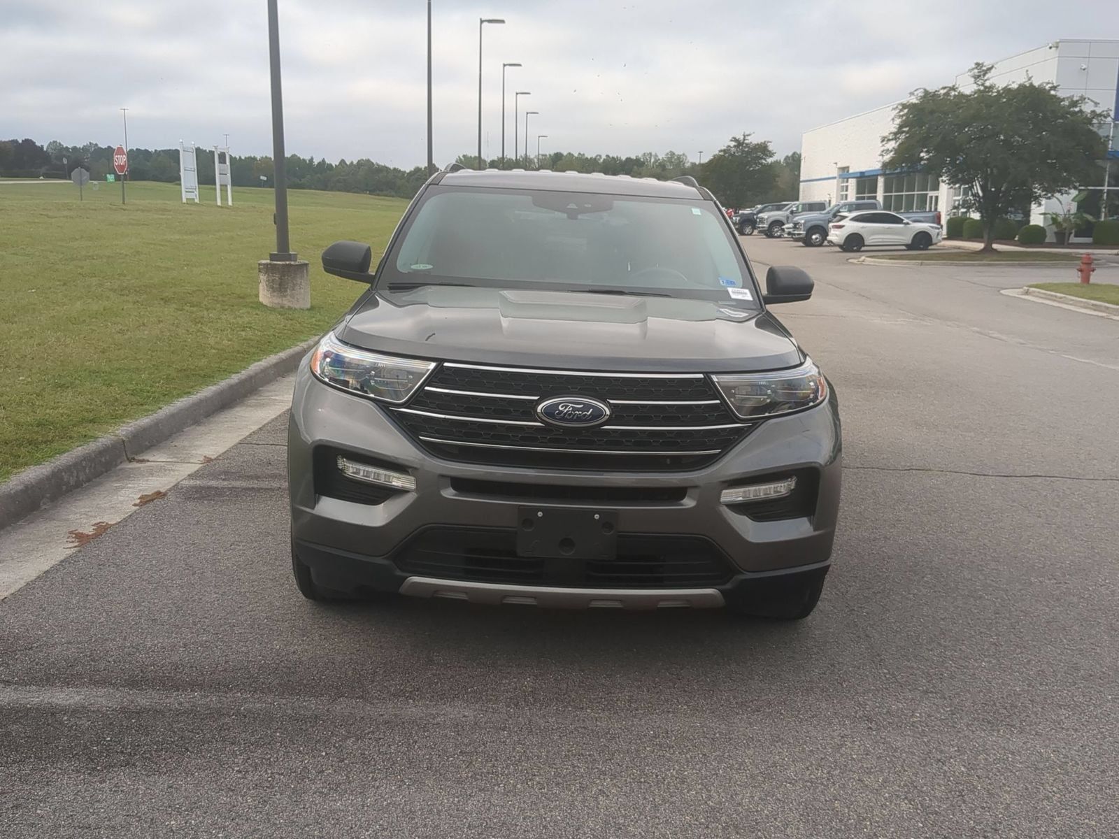 Used 2022 Ford Explorer XLT w/ Equipment Group 202A RWD image 8