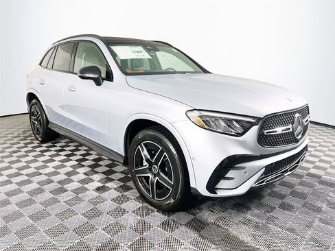 Used 2025 Mercedes-Benz GLC 300 4MATIC image 8