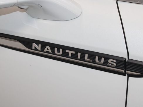 Used 2022 Lincoln Nautilus Reserve w/ Equipment Group 201A FWD image 12