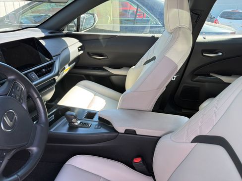 Used 2025 Lexus UX 300h FWD w/ Accessory Package (Z2) image 6