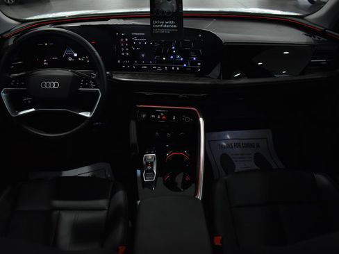 Used 2025 Audi Q5 Premium AWD/4WD image 33