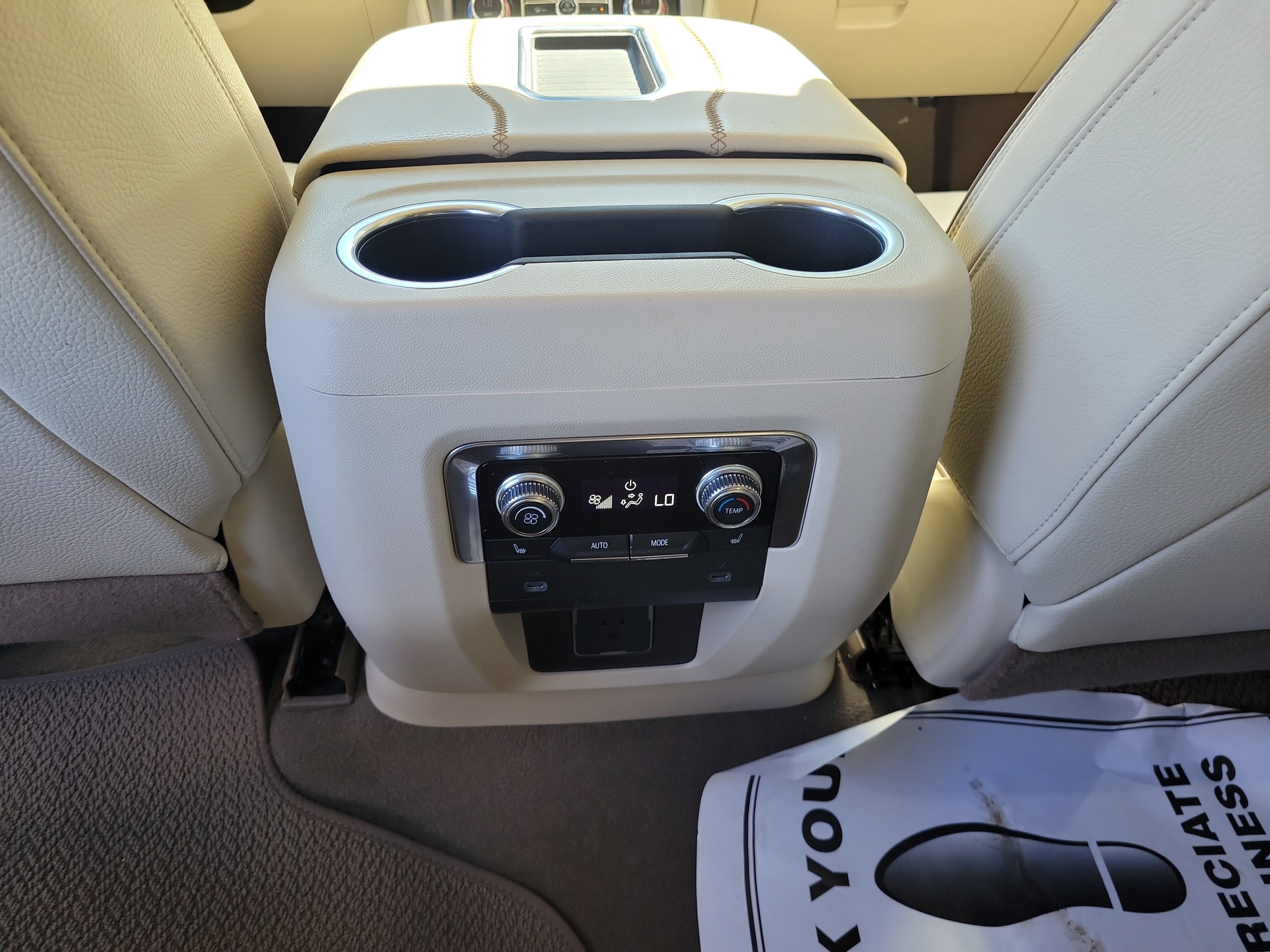 Used 2022 GMC Yukon XL Denali AWD/4WD image 11