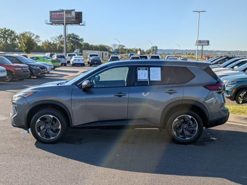 Used 2024 Nissan Rogue SV image 4