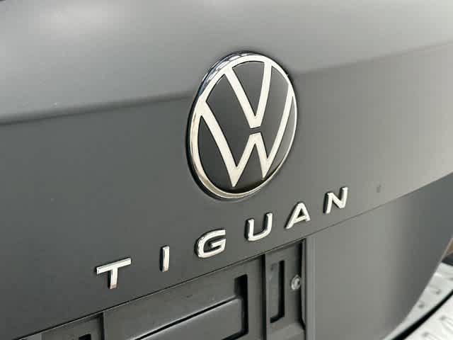 Used 2024 Volkswagen Tiguan SE w/ Panoramic Sunroof Package AWD/4WD image 28
