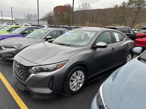 Used 2025 Nissan Sentra S image 4