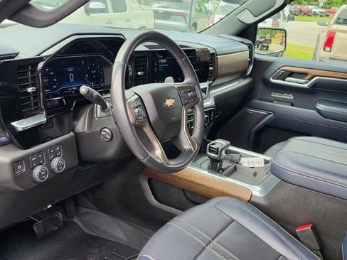 Used 2023 Chevrolet Silverado 1500 High Country AWD/4WD image 7