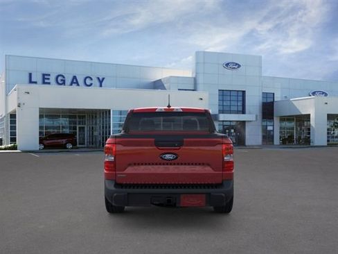 New 2026 Ford Maverick XLT w/ XLT Luxury Package FWD image 5