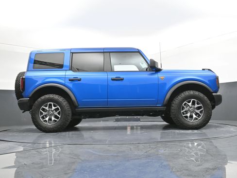 Used 2025 Ford Bronco Badlands image 33