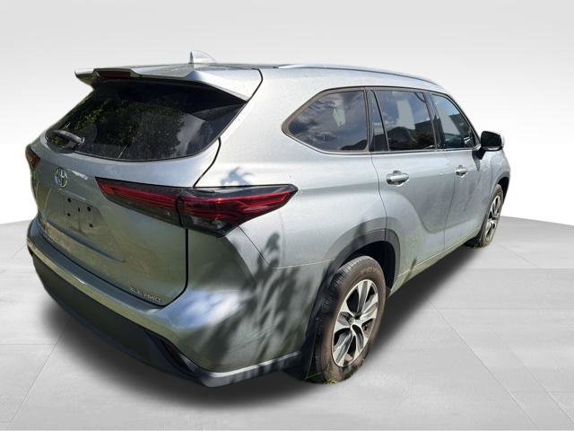 Used 2021 Toyota Highlander XLE AWD/4WD image 5