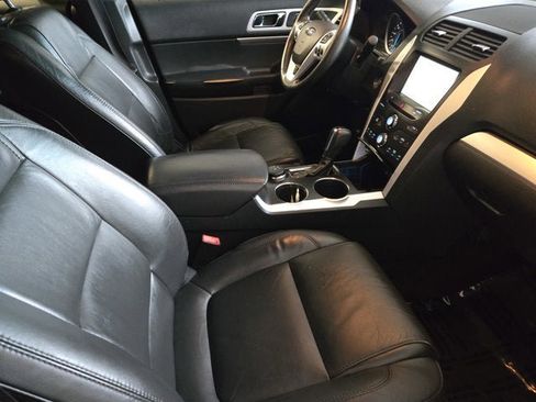 Used 2014 Ford Explorer XLT w/ Equipment Group 202A image 4