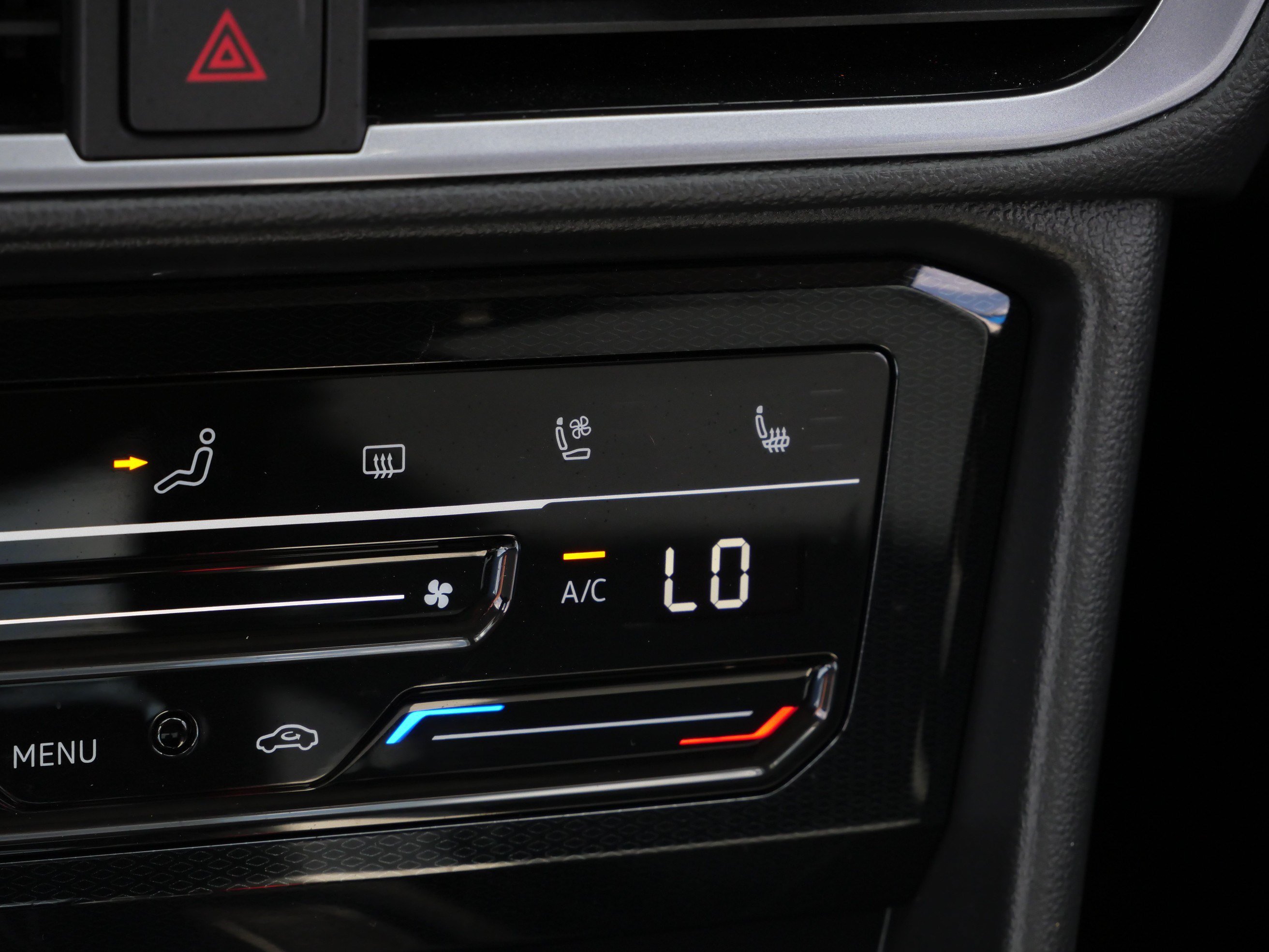 Certified 2025 Volkswagen Taos SEL AWD/4WD image 28