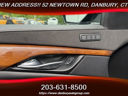 Used 2019 Cadillac Escalade ESV Luxury AWD/4WD image 12