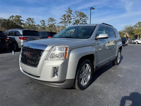 Used 2010 GMC Terrain SLT image 4