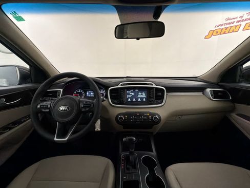 Used 2018 Kia Sorento FWD image 19