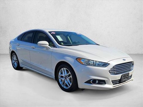 Used 2013 Ford Fusion SE FWD image 3