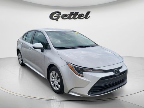 Used 2025 Toyota Corolla LE FWD image 2