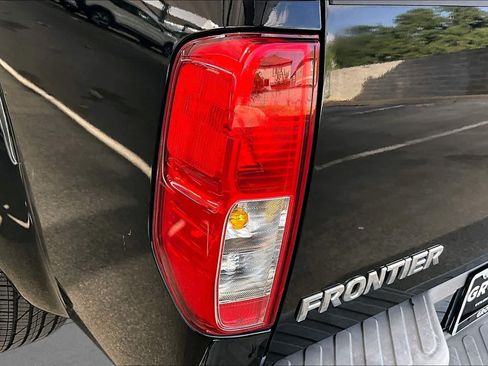 Used 2010 Nissan Frontier SE RWD image 26