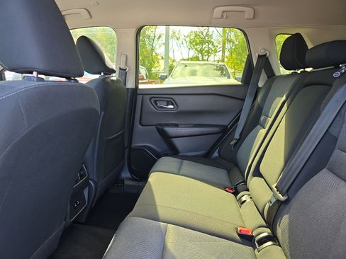 Used 2024 Nissan Rogue SV image 16