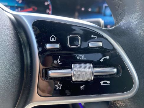 Used 2022 Mercedes-Benz GLB 250 w/ Premium Package Lite image 21