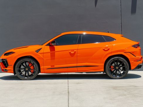 Used 2023 Lamborghini Urus S AWD/4WD image 2