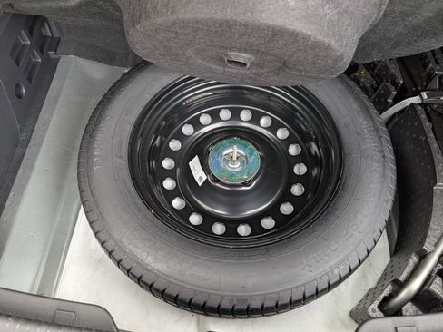 Used 2024 Volkswagen Atlas Cross Sport SE w/ Panoramic Sunroof Package image 19