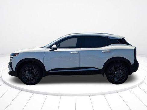 Used 2025 Nissan Kicks SR FWD image 6
