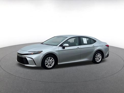 Used 2025 Toyota Camry LE image 8