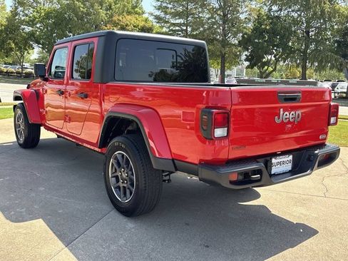 Used 2023 Jeep Gladiator Overland AWD/4WD image 8