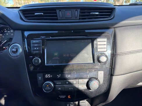 Used 2018 Nissan Rogue SL w/ Premium Package image 15