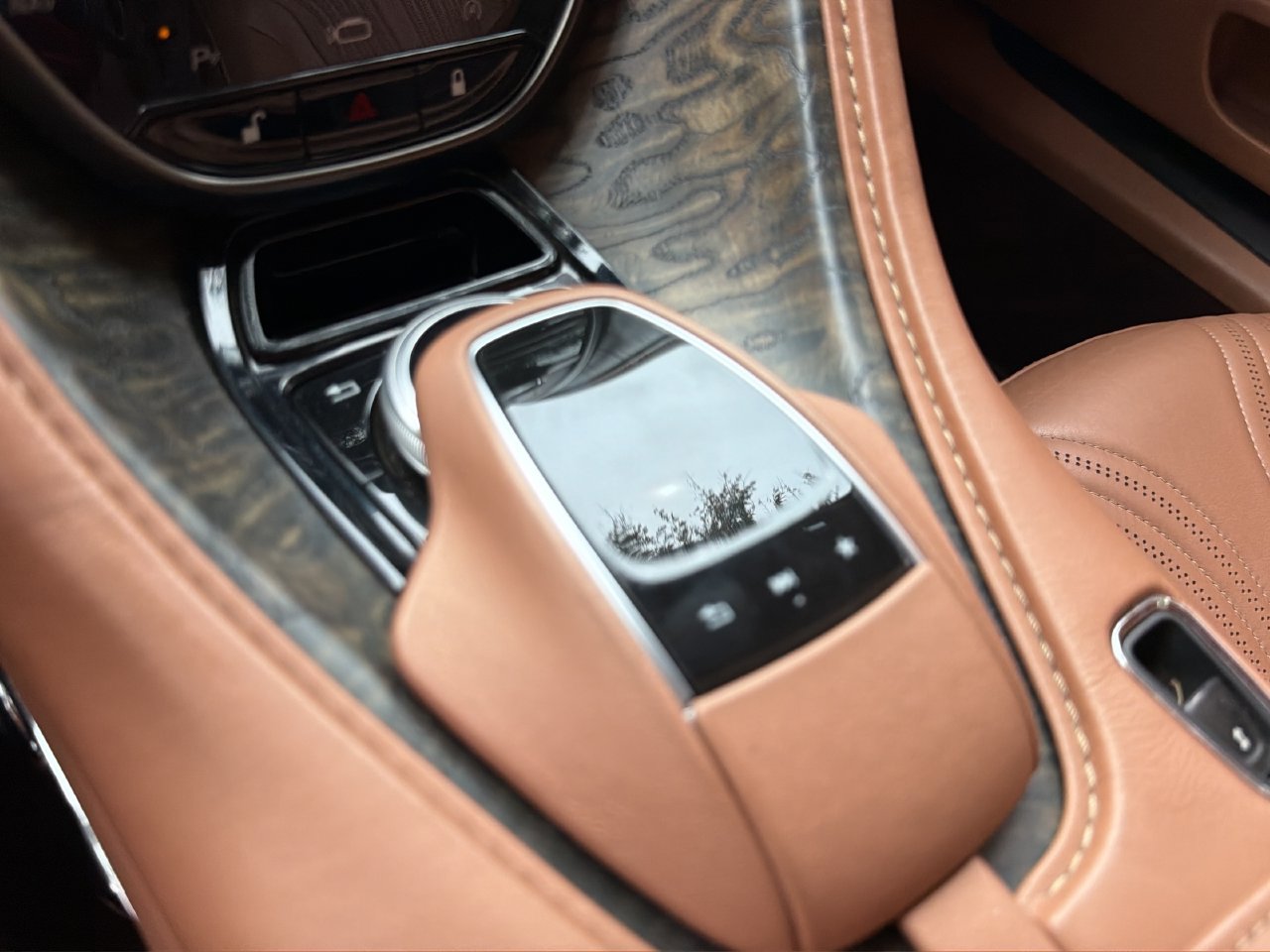 Used 2020 Aston Martin DB11 Volante RWD image 26