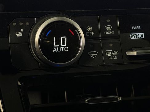Used 2025 Toyota Highlander XSE AWD/4WD image 16