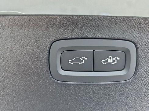 New 2026 Volvo XC90 B6 Plus w/ Protection Package Premier image 23