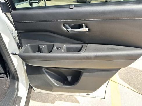 Used 2023 Nissan Pathfinder SL w/ Lighting Package (N92) FWD image 23