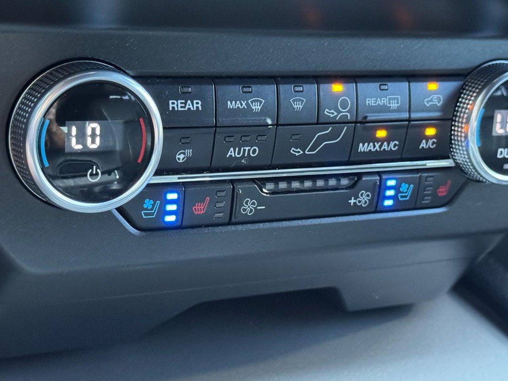 Used 2019 Ford Expedition XLT w/ Equipment Group 202A AWD/4WD image 24