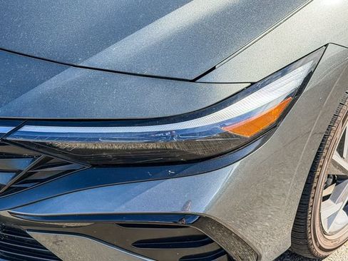 Certified 2025 Hyundai Elantra SEL FWD image 8
