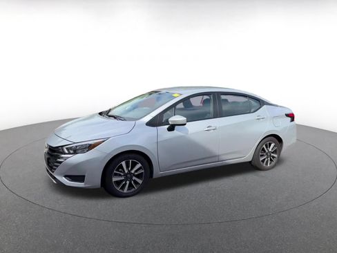 Used 2025 Nissan Versa SV FWD image 5