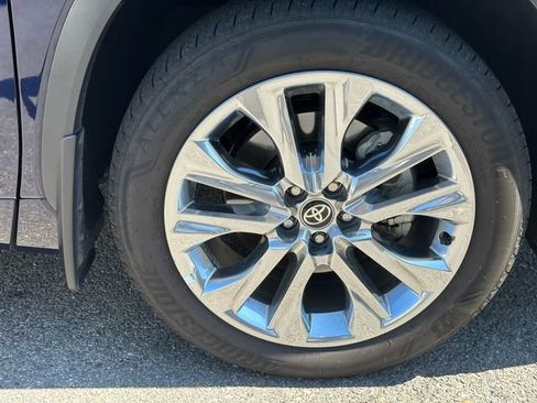 Used 2025 Toyota Highlander Limited AWD/4WD image 16