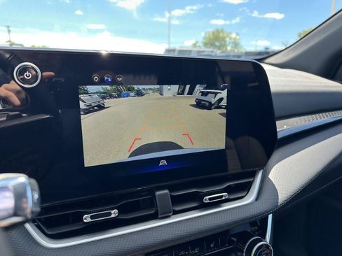 Used 2025 Chevrolet Equinox LT AWD/4WD image 27