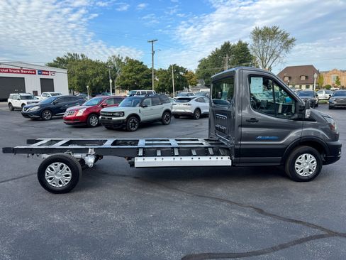Used 2024 Ford E-Transit image 5